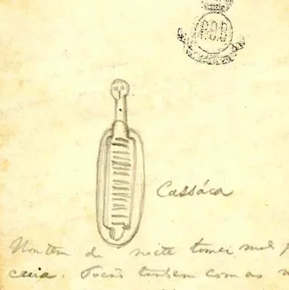 Desenho a lápis de uma casaca feito por D. Pedro II em 1860, com a cabeça no alto e a costela em talhos, e a palavra cassáca escrita ao lado